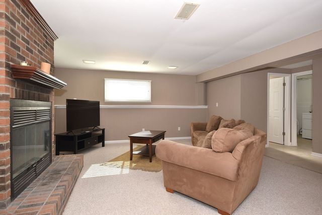 861 S Hawthorne Avenue, Elmhurst, IL 60126