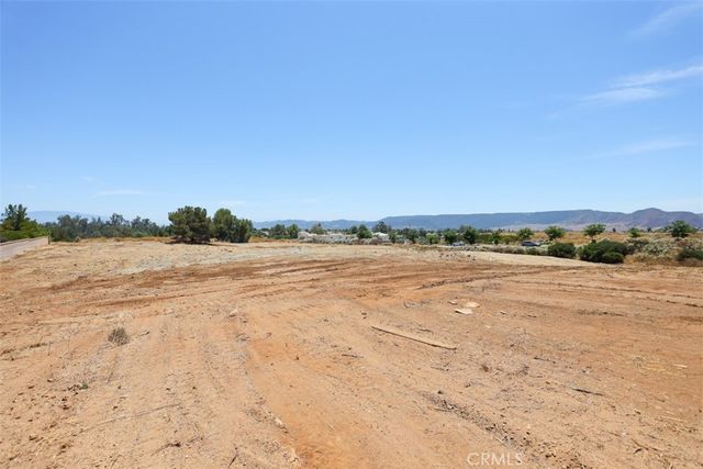 2 Jackson Ave, Murrieta, CA 92562