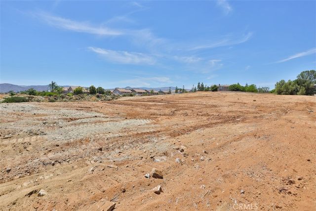 2 Jackson Ave, Murrieta, CA 92562