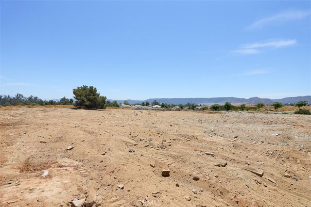 2 Jackson Ave, Murrieta, CA 92562