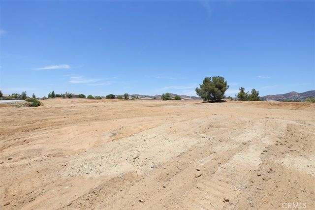 2 Jackson Ave, Murrieta, CA 92562