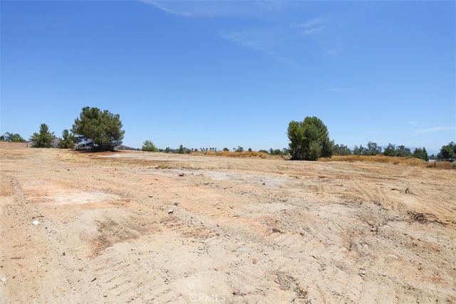 2 Jackson Ave, Murrieta, CA 92562