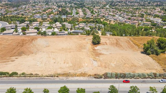 2 Jackson Ave, Murrieta, CA 92562