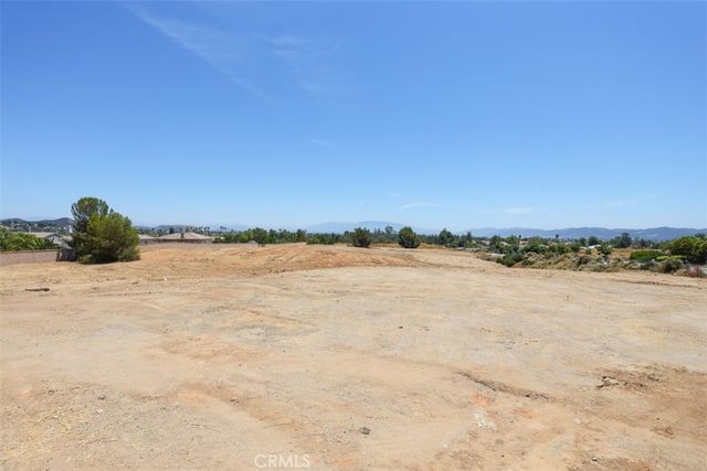 2 Jackson Ave, Murrieta, CA 92562
