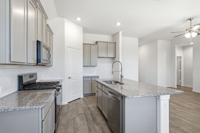 3250 Hunters Glen Drive, Aubrey, TX 76227