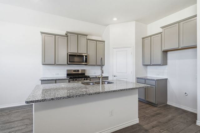 3250 Hunters Glen Drive, Aubrey, TX 76227