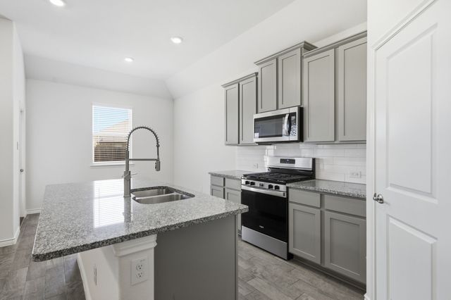 3250 Hunters Glen Drive, Aubrey, TX 76227