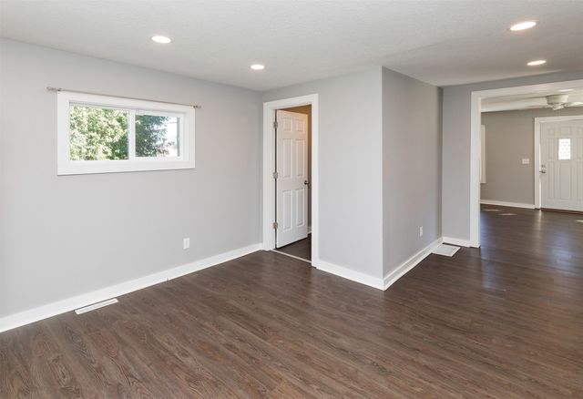 303 W 5th Street S, Newton, IA 50208