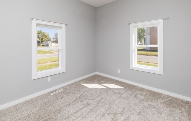 303 W 5th Street S, Newton, IA 50208