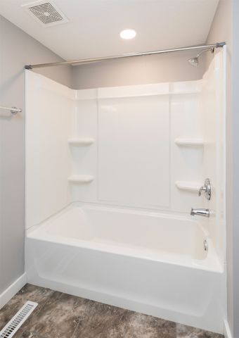 303 W 5th Street S, Newton, IA 50208