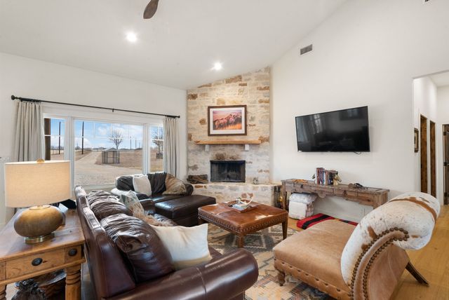 800 Fox Road, Millsap, TX 76066