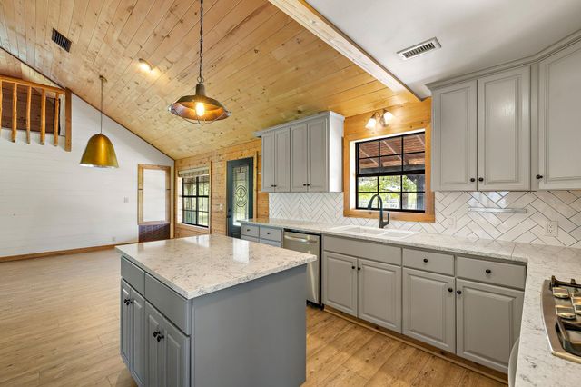 571 Balch RD, Elgin, TX 78621