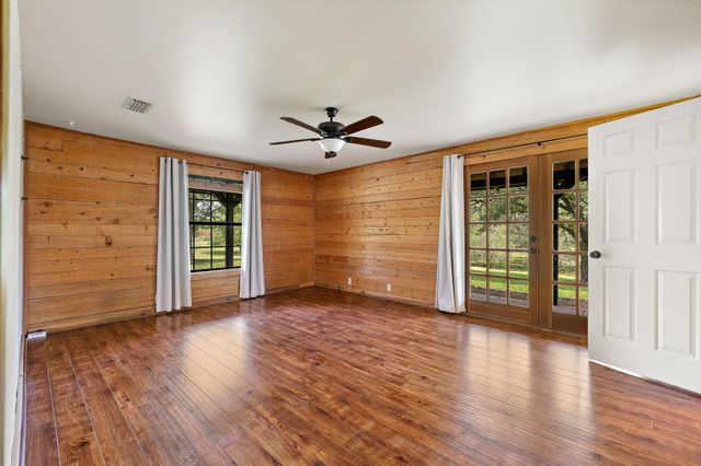 571 Balch RD, Elgin, TX 78621