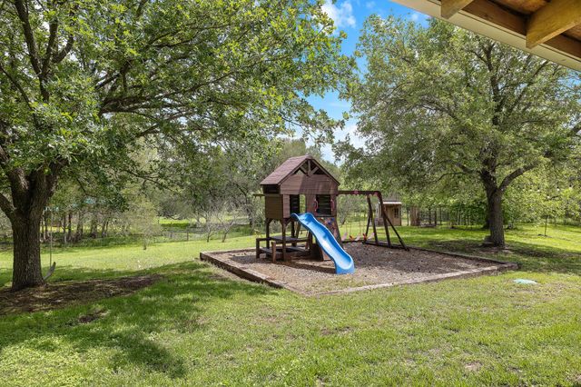 571 Balch RD, Elgin, TX 78621