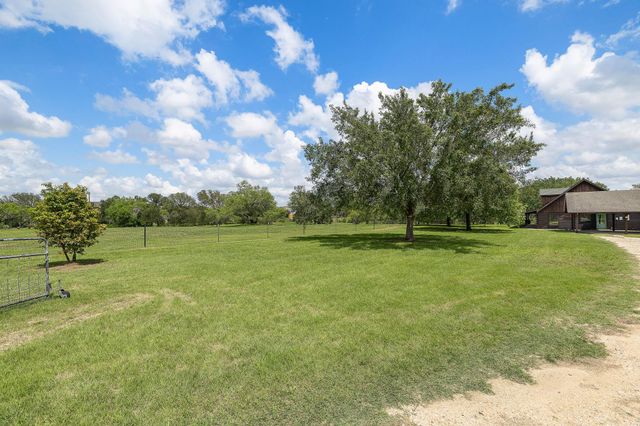 571 Balch RD, Elgin, TX 78621