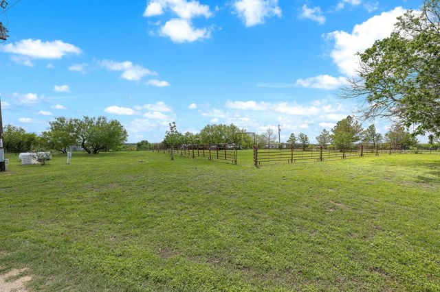 571 Balch RD, Elgin, TX 78621