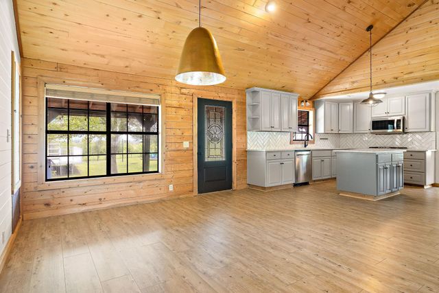 571 Balch RD, Elgin, TX 78621