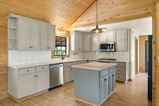 571 Balch RD, Elgin, TX 78621