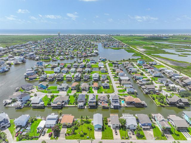 16611 Flamingo Way, Jamaica Beach, TX 77554