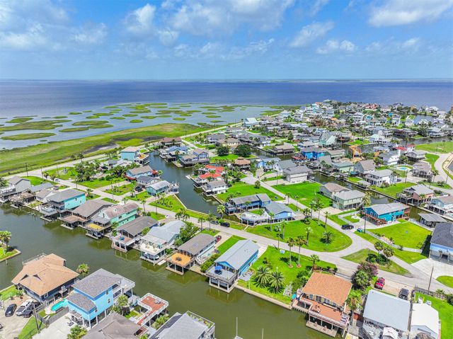 16611 Flamingo Way, Jamaica Beach, TX 77554