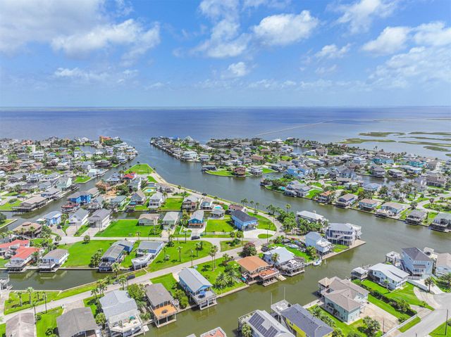 16611 Flamingo Way, Jamaica Beach, TX 77554