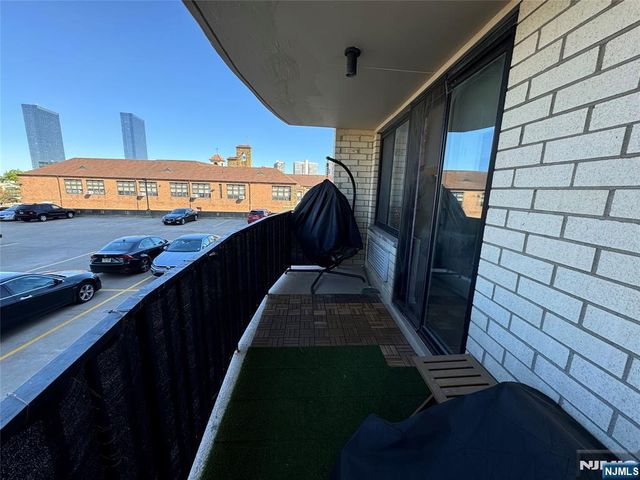 1590 Anderson Avenue 2F, Fort Lee, NJ 07024