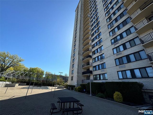 1590 Anderson Avenue 2F, Fort Lee, NJ 07024