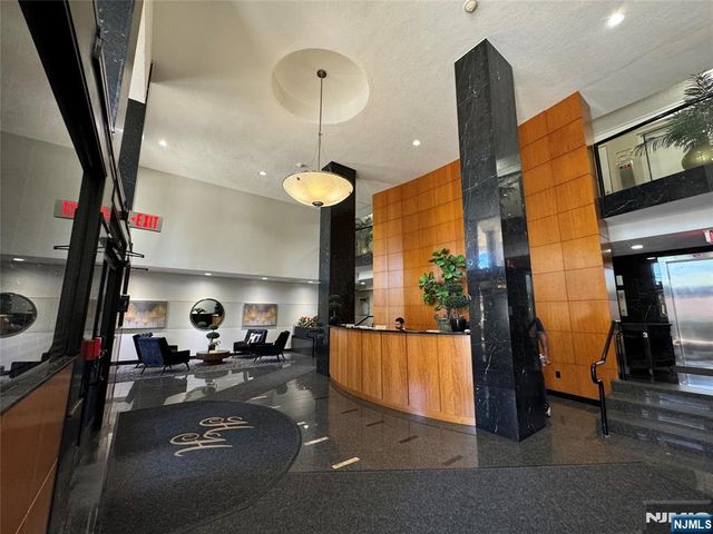 1590 Anderson Avenue 2F, Fort Lee, NJ 07024