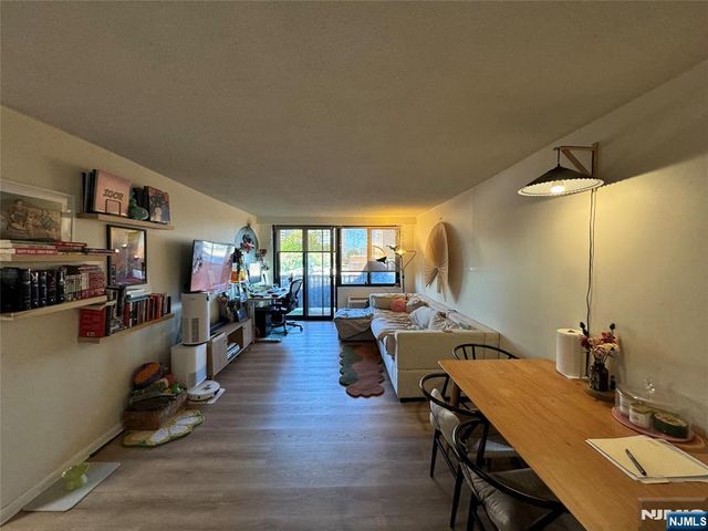1590 Anderson Avenue 2F, Fort Lee, NJ 07024