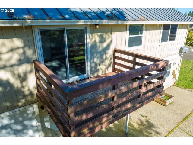1521 RANCH Rd, Reedsport, OR 97467