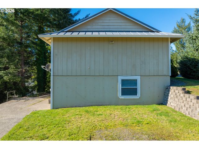 1521 RANCH Rd, Reedsport, OR 97467