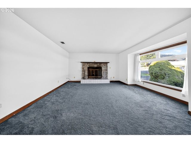 1521 RANCH Rd, Reedsport, OR 97467