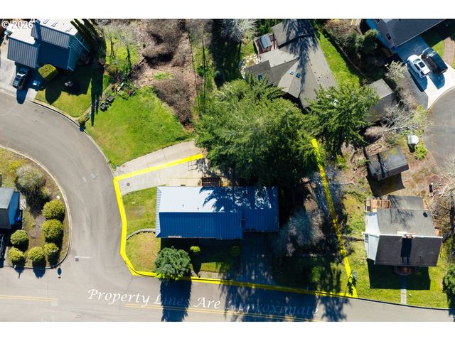 1521 RANCH Rd, Reedsport, OR 97467