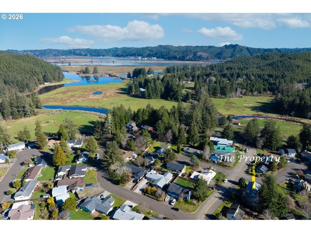 1521 RANCH Rd, Reedsport, OR 97467