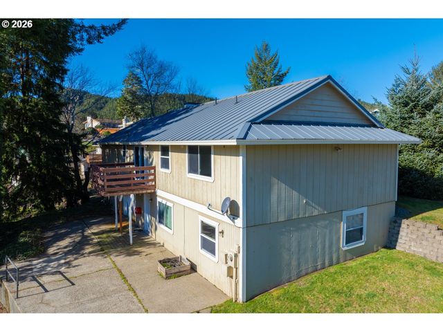 1521 RANCH Rd, Reedsport, OR 97467