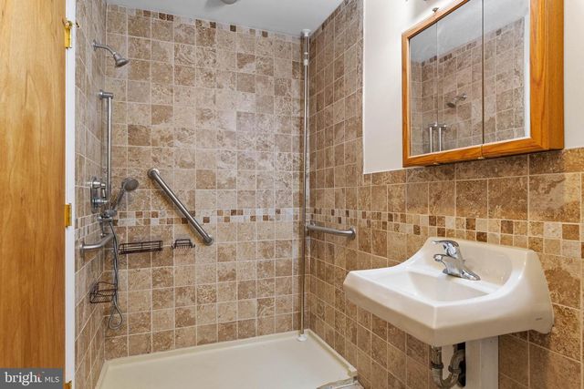 9400 FRANKFORD AVE, Philadelphia, PA 19114