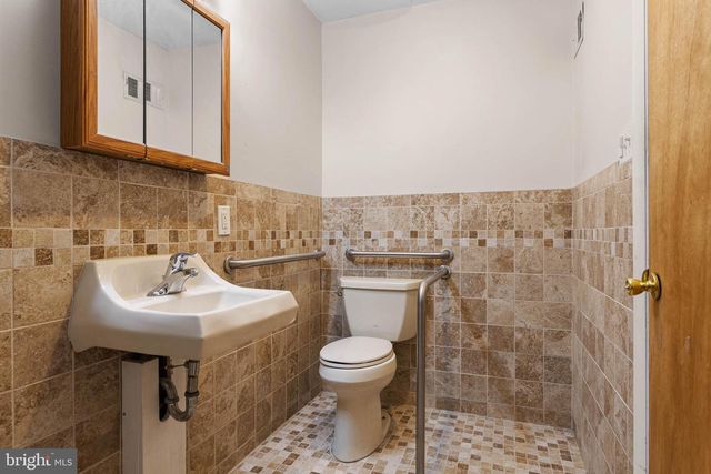 9400 FRANKFORD AVE, Philadelphia, PA 19114