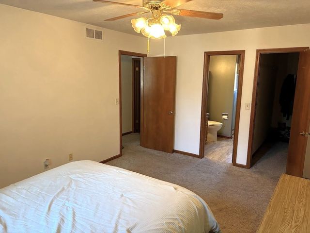 1007 Burr Oak Ln, Salina, KS 67401