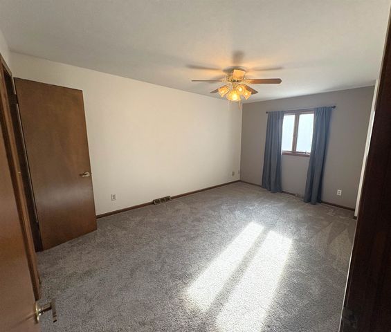 1007 Burr Oak Ln, Salina, KS 67401