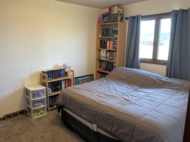 1007 Burr Oak Ln, Salina, KS 67401