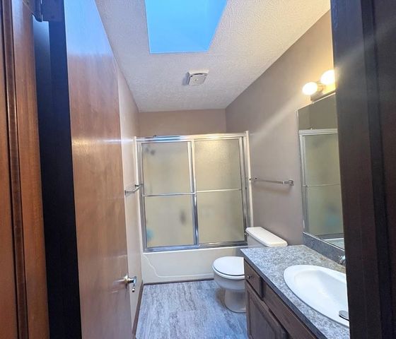 1007 Burr Oak Ln, Salina, KS 67401