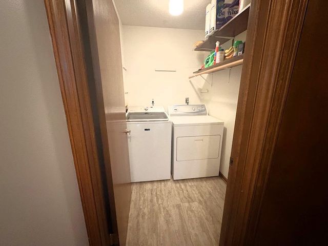 1007 Burr Oak Ln, Salina, KS 67401