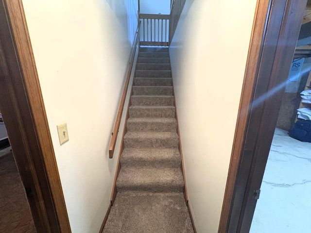 1007 Burr Oak Ln, Salina, KS 67401