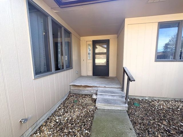 1007 Burr Oak Ln, Salina, KS 67401