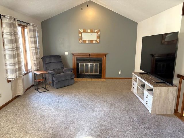 1007 Burr Oak Ln, Salina, KS 67401