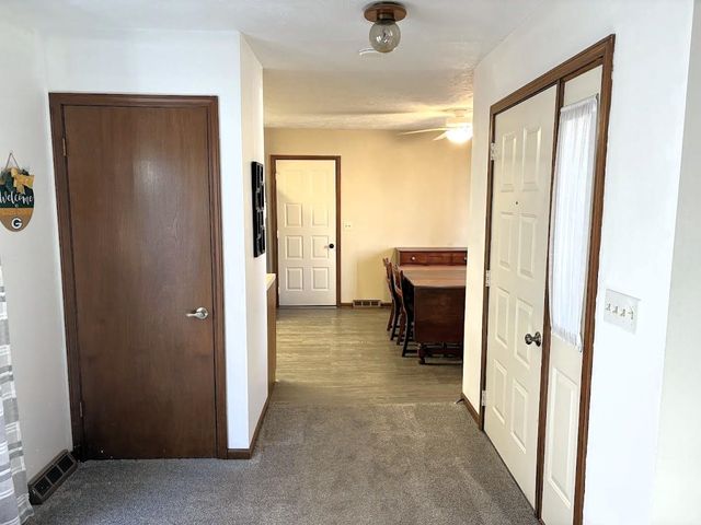 1007 Burr Oak Ln, Salina, KS 67401