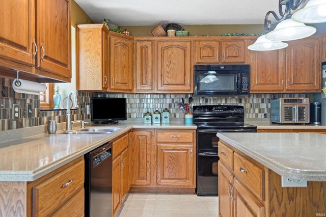 6116 Treasure Cove, Fort Wayne, IN 46835