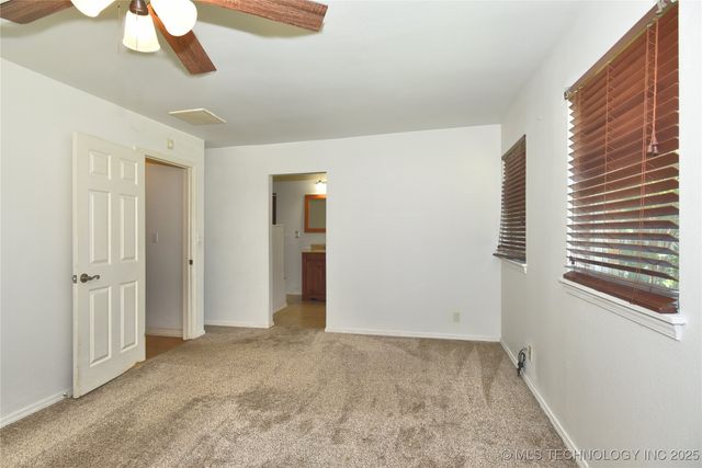 5353 S 33rd West Avenue, Tulsa, OK 74107