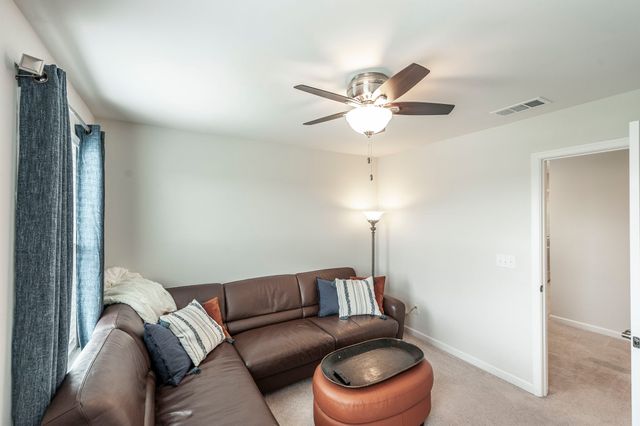 269 Grassy Glen Dr, Gallatin, TN 37066