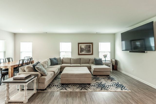 269 Grassy Glen Dr, Gallatin, TN 37066